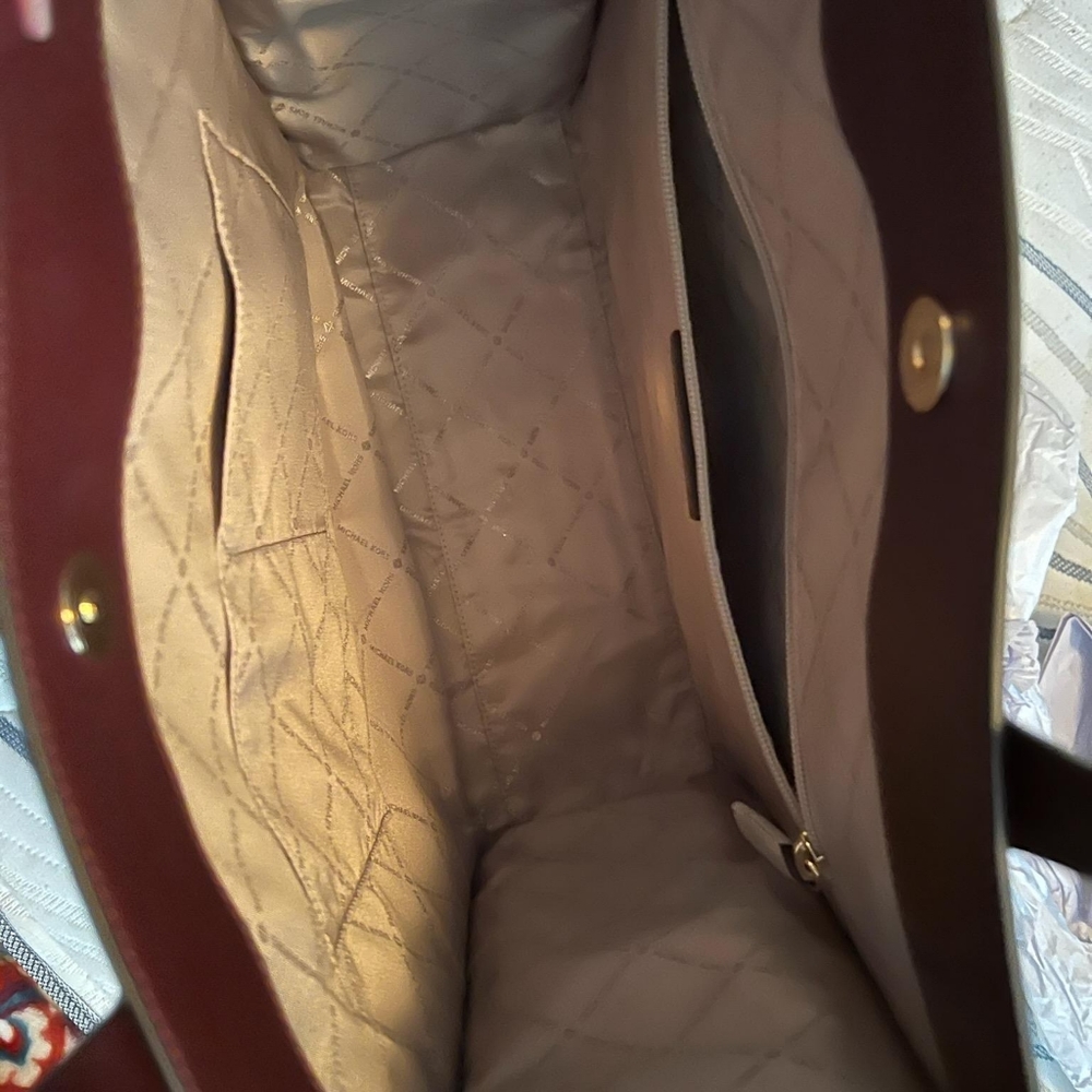 Micheal Kohrs Large Tote - Picture 4 of 7